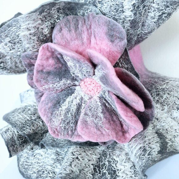 NWOT Handmade Felted Wool Wrap Scarf, Silk-Soft Nuno Felt, Women Neck Warmer - Picture 11 of 13